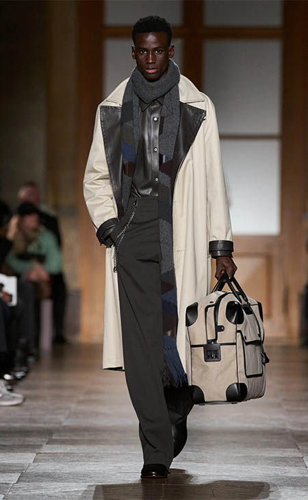 أسبوع باريس للموضة: تصاميم تتخطى حاجز الزمان من هيرميس